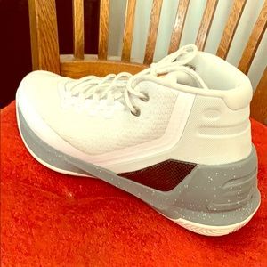 Curry’s white size 12